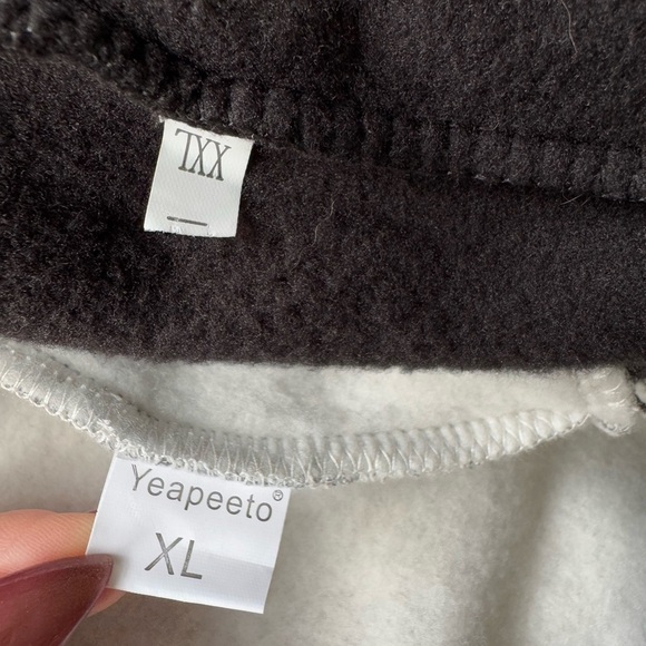 Yeapeeto Pet Hoodies Set - Gray, Black, Red - Picture 8 of 11